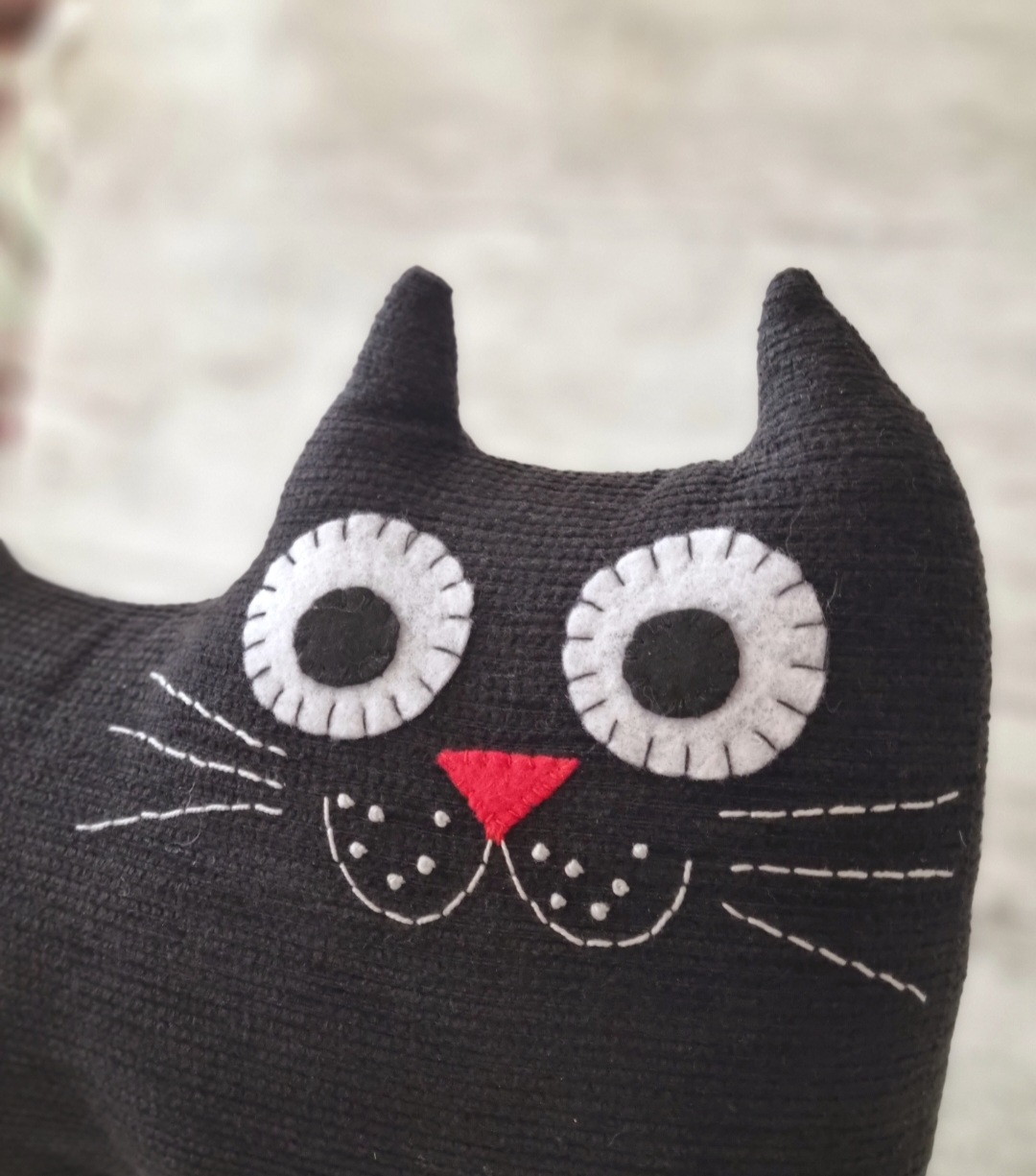 Cojin-gato-negro-1