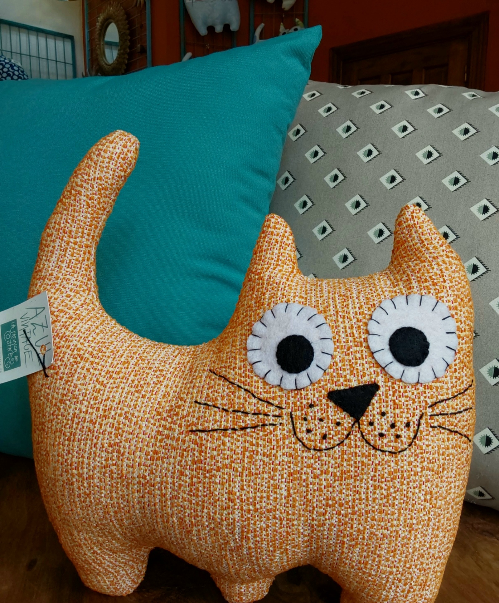 Cojín gato tapicería naranja