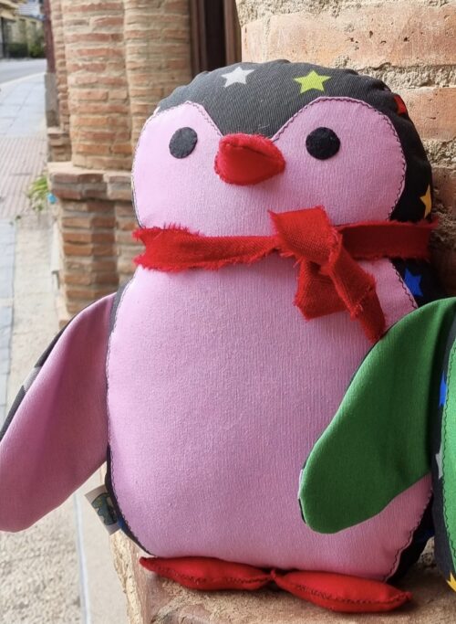 cojín infantil con forma de pingüino