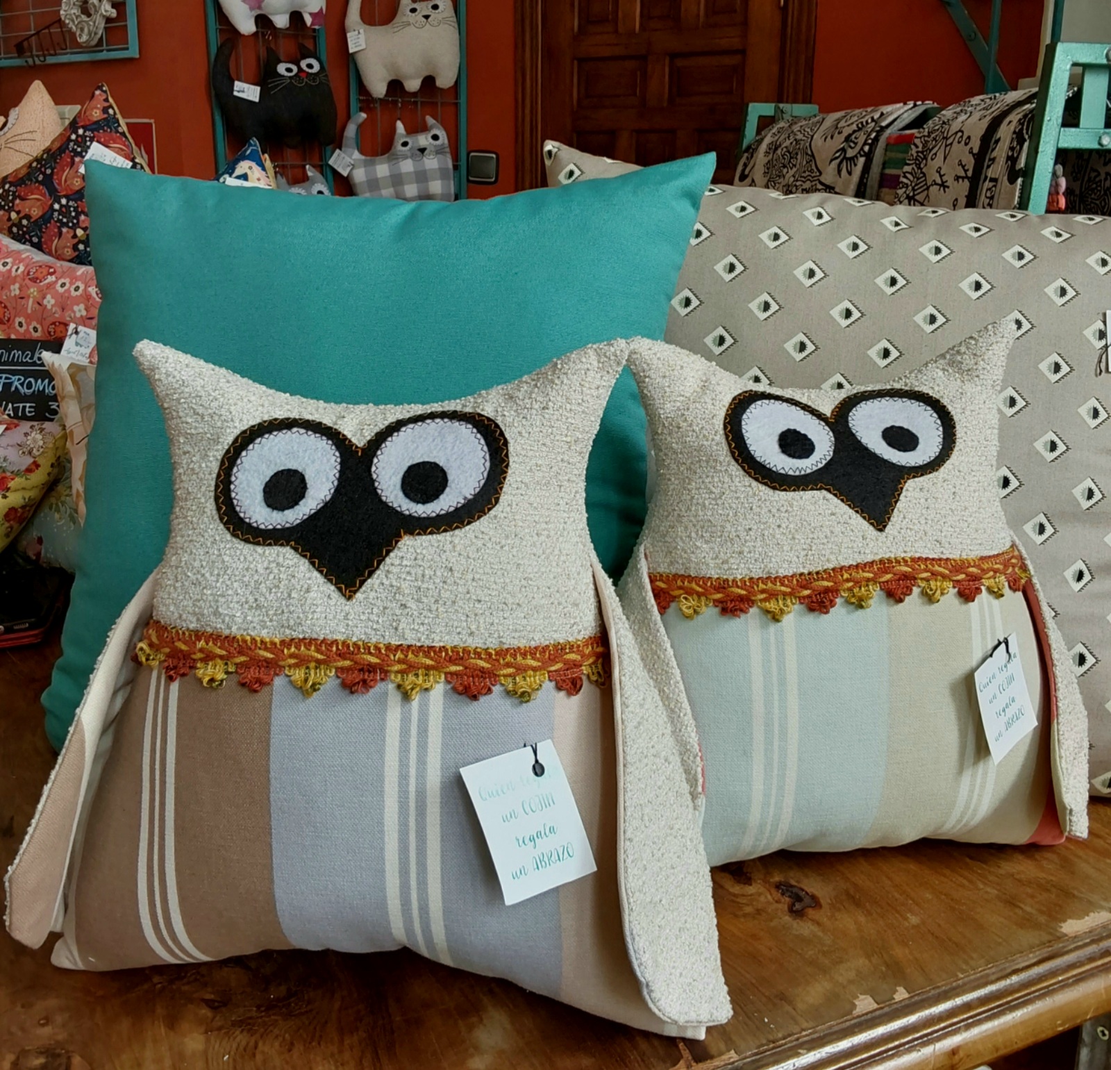 Cojines búhos beige con rayas