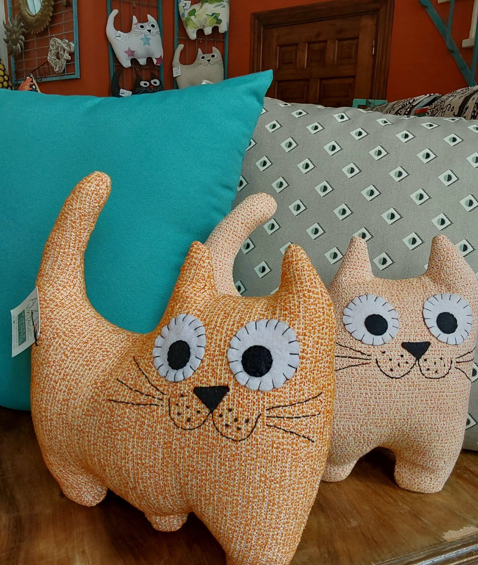 Cojines gato tapicería naranja