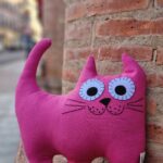 Cojín gato mascota fucsia