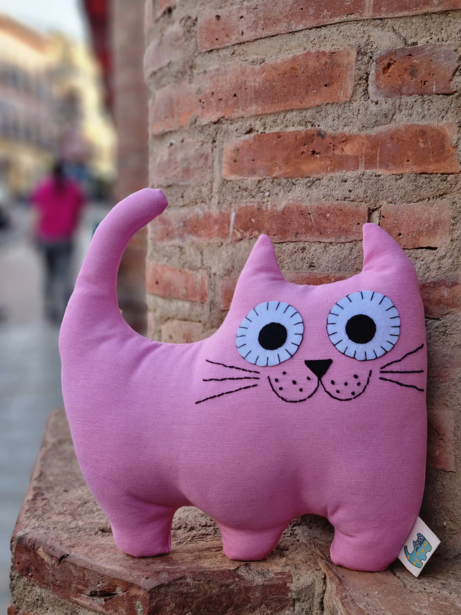 Gato mascota rosa