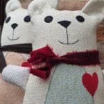 Peluche infantil hecho a mano. Osito amoroso para niños.